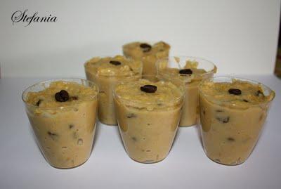 Crema zabaione con uvetta e chicchi di caffè caramellati