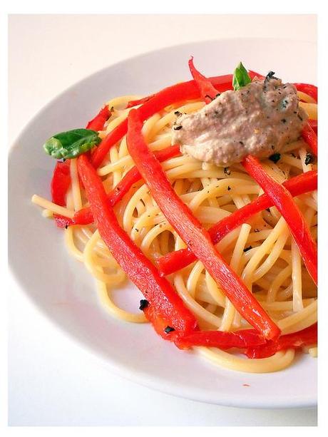 pasta with egglplant cream and red pepper