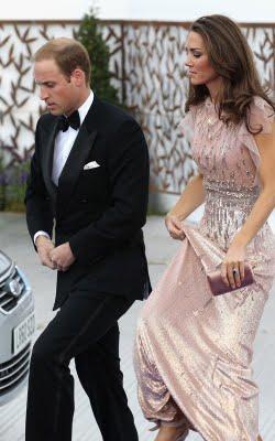 William e Kate all'Ark Gala 2011: il duca strozzato dal vestito