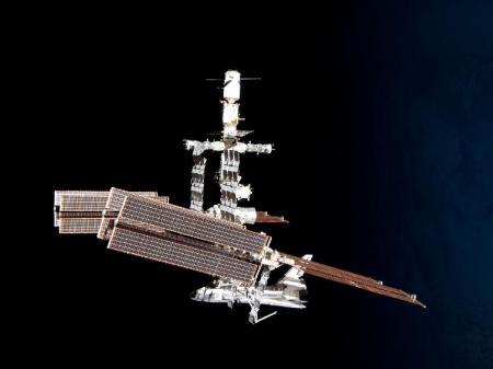 Un abbraccio spaziale tra ISS e Shuttle