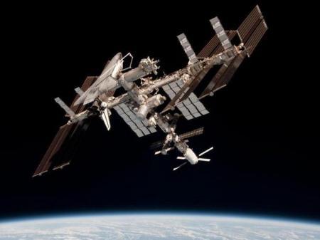 Un abbraccio spaziale tra ISS e Shuttle