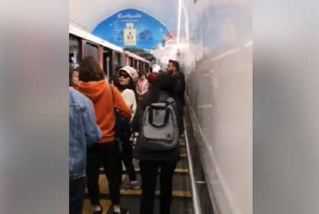 Video. Turisti cinesi in funicolare cantano “Funiculì funiculà” Video. Turisti cinesi in funicolare cantano “Funiculì funiculà”