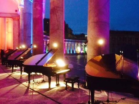 Piano City a Napoli: la magia di 21 pianoforti in Piazza Plebiscito. Il programma Piano City Napoli 2015