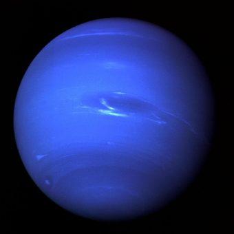 Quell’ombra scura sul volto di Nettuno Quell’ombra scura sul volto di Nettuno