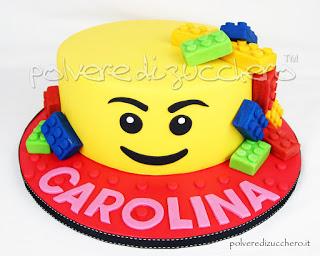 lego cake torta decorata pasta di zucchero compleanno bimba bday Lego cake: torta in pasta di zucchero a tema Lego per il compleanno di una bimba