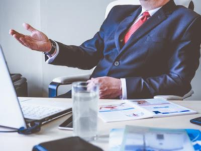 PERCHE' COMANDANO GLI INCOMPETENTI? PERCHE' COMANDANO GLI INCOMPETENTI?