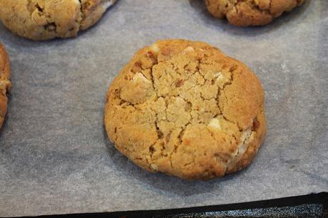 Cookies al cioccolato bianco e profumo d'arancia Cookies al cioccolato bianco e profumo d'arancia