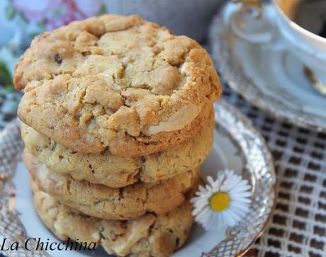 Cookies al cioccolato bianco e profumo d'arancia Cookies al cioccolato bianco e profumo d'arancia