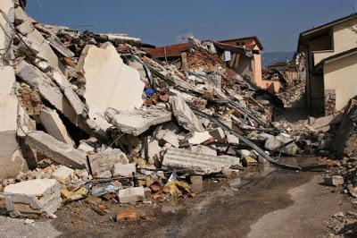 10 anni fa il terremoto che colpì L'Aquila e l'Abruzzo 10 anni fa il terremoto che colpì L'Aquila e l'Abruzzo