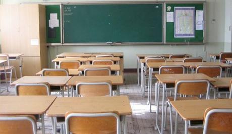 Napoli, cambio di classe per ragazzo disabile. La madre: “Ha iniziato ad avere gesti di autolesionismo” scuola torre del greco