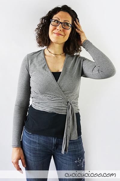 Cartamodello crop top cache coeur: Clara Wrap Clara Wrap, un cartamodello crop top cache coeur, è una maglietta trendy che si avvolge in vita, lasciando la pancia scoperta. Perfetta da portare sopra canottiere ed altri abiti estivi! #cartamodello #cachecoeur