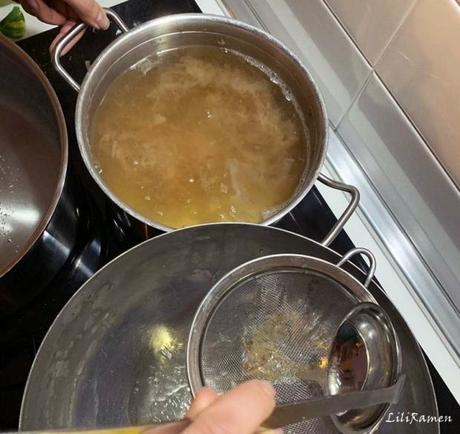 Brodo dashi giapponese: ricetta (anche veg), ingredienti e preparazione Brodo dashi giapponese: ricetta (anche veg), ingredienti e preparazione