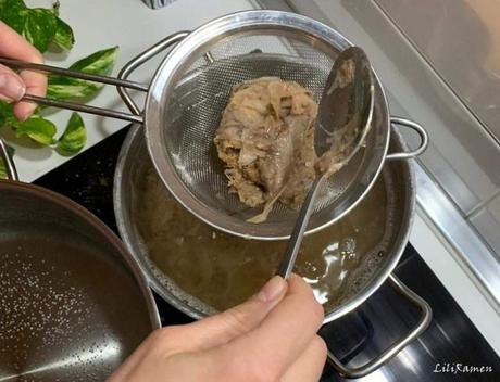 Brodo dashi giapponese: ricetta (anche veg), ingredienti e preparazione Brodo dashi giapponese: ricetta (anche veg), ingredienti e preparazione