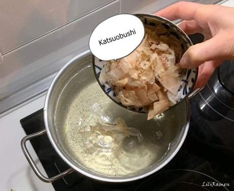 Brodo dashi giapponese: ricetta (anche veg), ingredienti e preparazione Brodo dashi giapponese: ricetta (anche veg), ingredienti e preparazione
