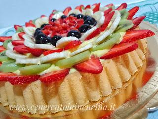 Crostata morbida con frutta fresca. Crostata morbida con frutta fresca.