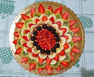 Crostata morbida con frutta fresca. Crostata morbida con frutta fresca.