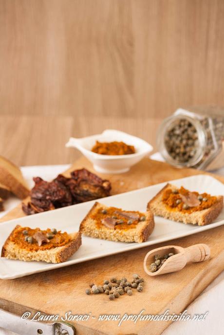 Capuliato Siciliano il Pesto di Pomodori Secchi Il capuliato siciliano dal sapore intenso e dal gusto esplosivo perfetto per tante preparazioni