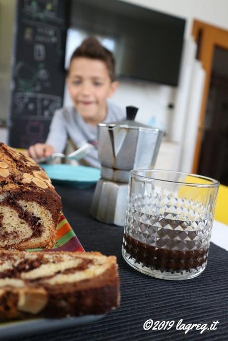 Plumcake variegato al cacao e mandorle Plumcake variegato al cacao e mandorle