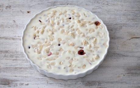 Preparazione Clafoutis di ciliegie alle mandorle e cannella - Fase 4 Preparazione Clafoutis di ciliegie alle mandorle e cannella - Fase 4