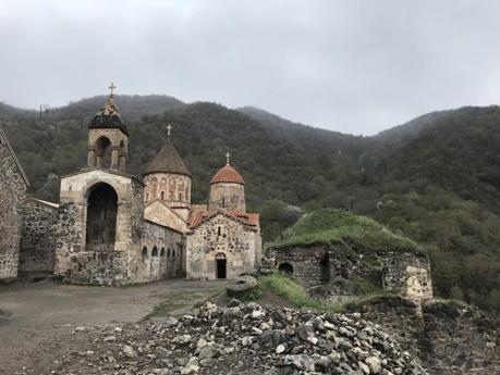 Dall’Armenia a Nagorno Karabakh: viaggio nel giardino nero del Caucaso Dall’Armenia a Nagorno Karabakh: viaggio nel giardino nero del Caucaso