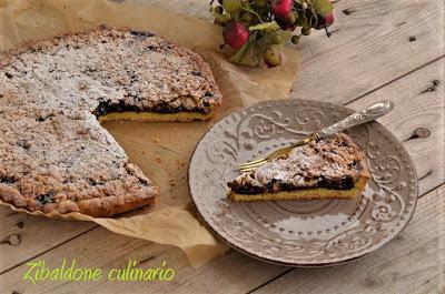 Crostata di amaretti con nocciole e nocino Crostata di amaretti con nocciole e nocino