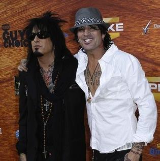 Motley Crue - Collisione tra i loro tour bus