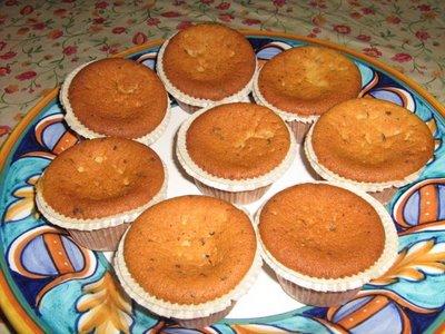 Muffins al pompelmo con glassa al cioccolato.