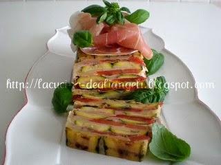 Parmigiana di zucchine con mozzarella e basilico