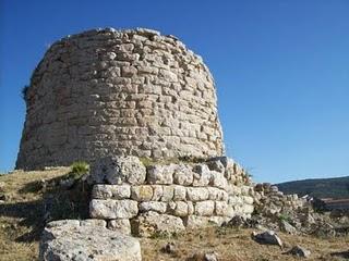 ARCHEOLOGIA SARDA: IL NURAGHE IS PARAS - ISILI