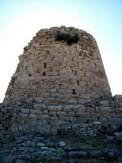 ARCHEOLOGIA SARDA: IL NURAGHE IS PARAS - ISILI