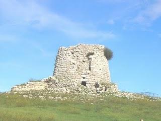 ARCHEOLOGIA SARDA: IL NURAGHE IS PARAS - ISILI