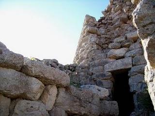 ARCHEOLOGIA SARDA: IL NURAGHE IS PARAS - ISILI