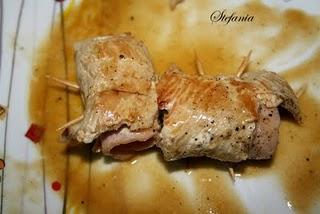 Involtini di petti di tacchino con prosciutto cotto e carciofini sottolio