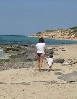 Primi giorni di mare.La sabbia tra i piedi. E' bello ripr...