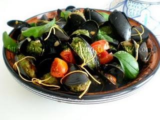 Tajine di cozze ripiene con pomodorini