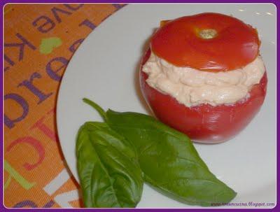 POMODORI RIPIENI ALLA CREMA PICCANTE