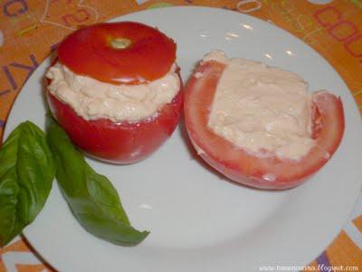 POMODORI RIPIENI ALLA CREMA PICCANTE