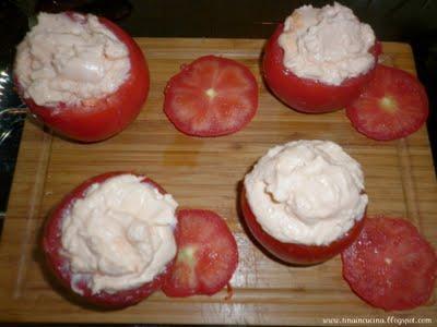 POMODORI RIPIENI ALLA CREMA PICCANTE