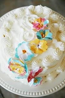 La torta con i fiori di carta