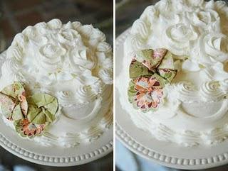 La torta con i fiori di carta