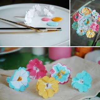 La torta con i fiori di carta