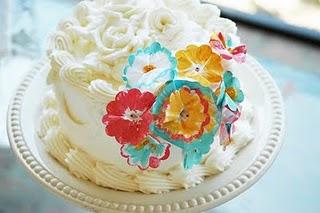 La torta con i fiori di carta