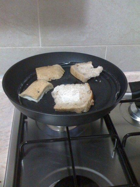 Dovete riscaldare il pane? Sfruttate i coperchi!