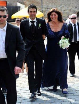 Foto dal matrimonio di Alena Seredova e Gianluigi Buffon a Praga: sposa cambia chiesa