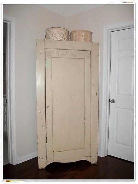 Shabby chic on Friday: shabby armoire...