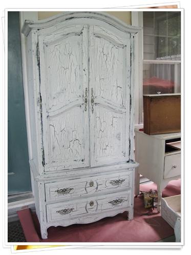 Shabby chic on Friday: shabby armoire...