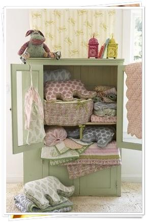 Shabby chic on Friday: shabby armoire...