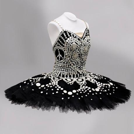Moschino firma Il Tutu per l’English National Ballet Moschino firma Il Tutu per l’English National Ballet