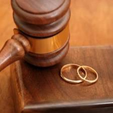 La Corte d’Appello obbliga Alessandra Bernaroli a divorziare dalla moglie perché ha cambiato sesso: intervista esclusiva al suo legale.
