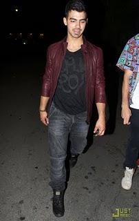 Joe Jonas in D